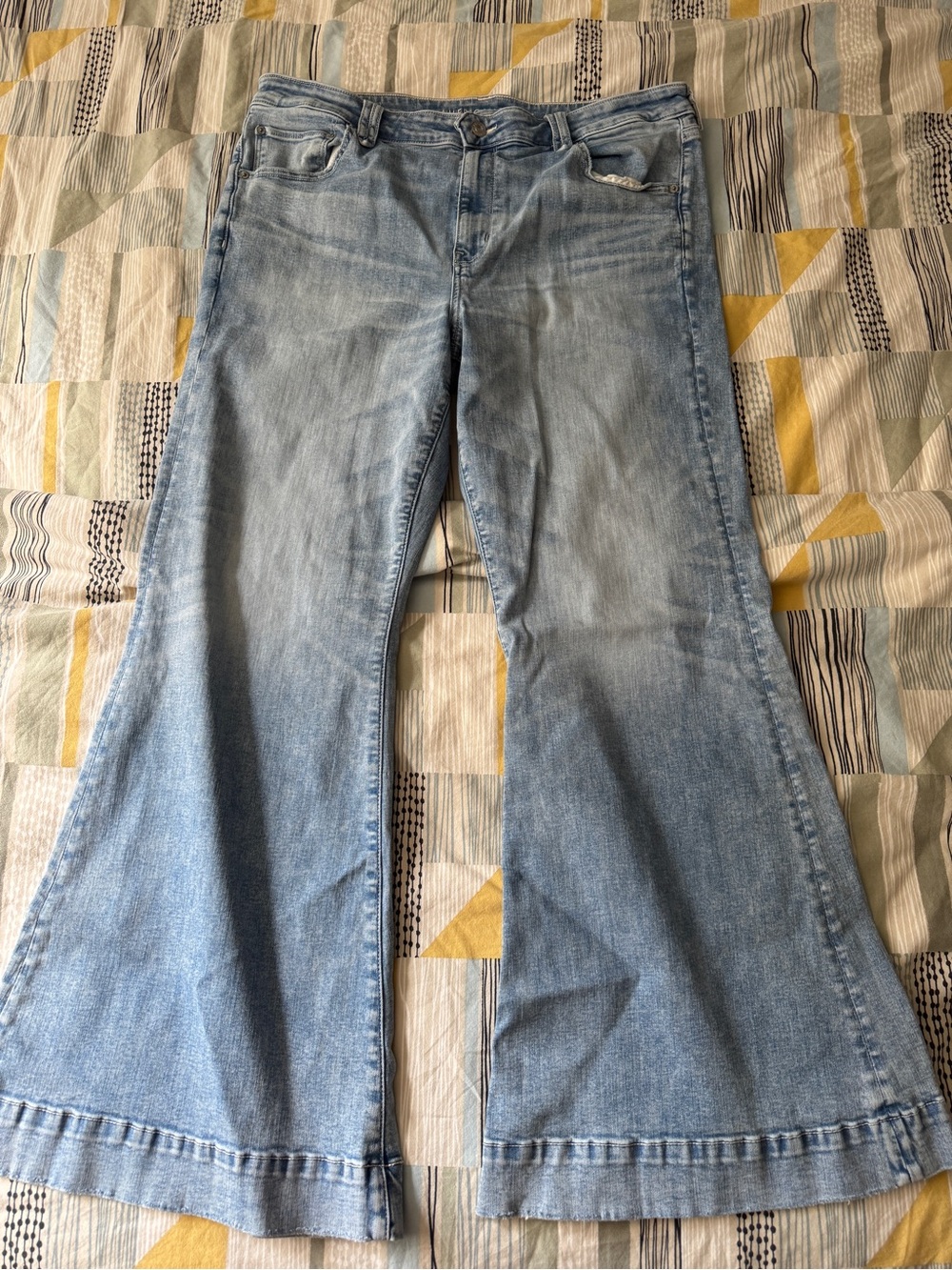 Women’s American Eagle Flared Jeans - Light Blue